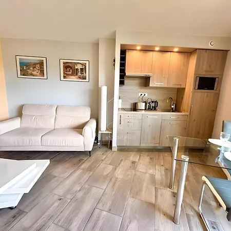 Le Beausejour, With Pool Apartmán