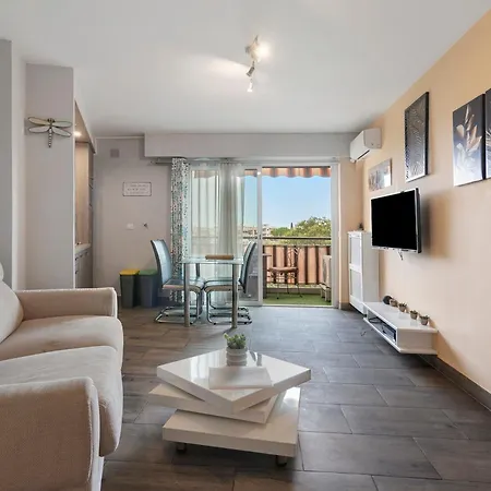 Le Beausejour, With Pool Apartman
